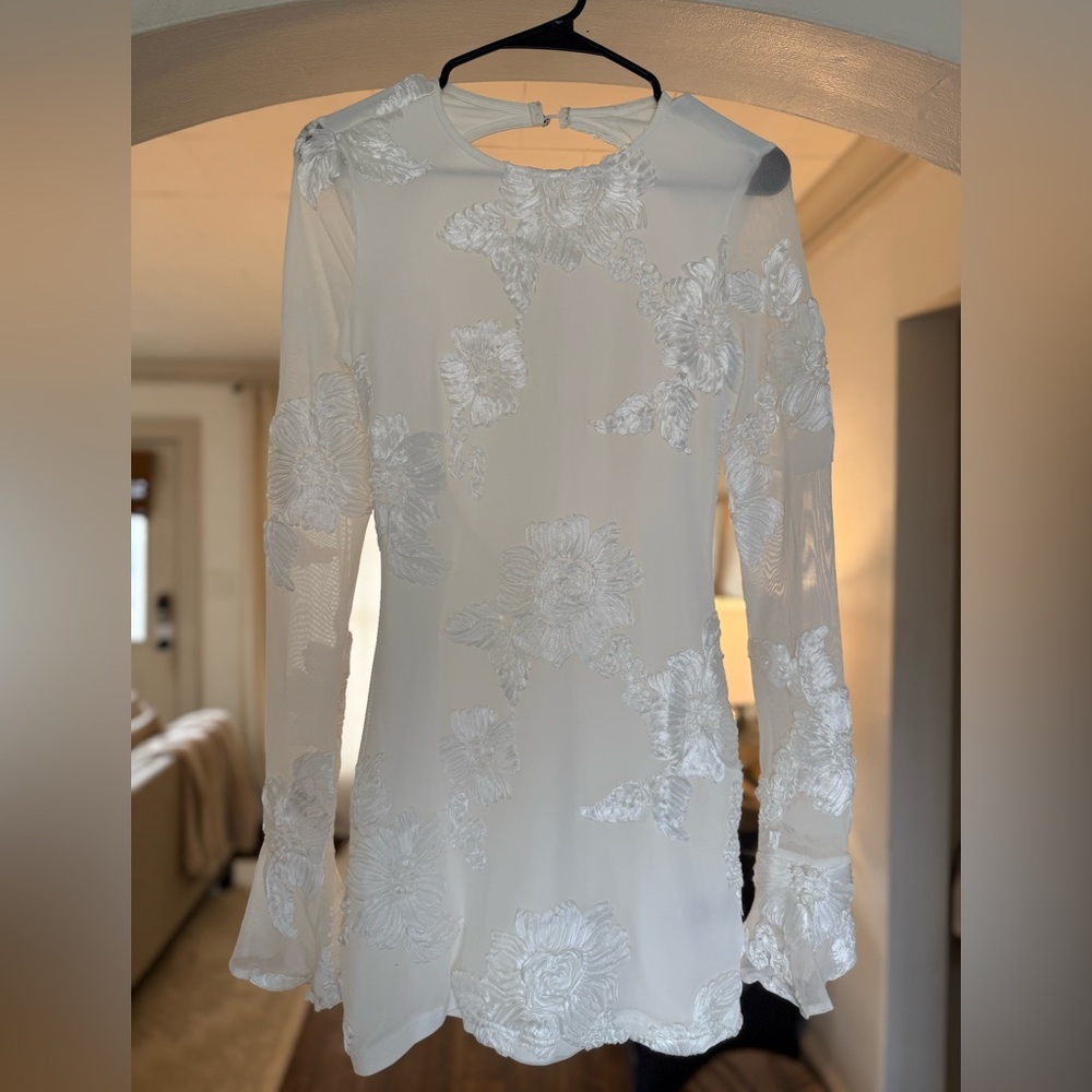 White long sleeve backless dress